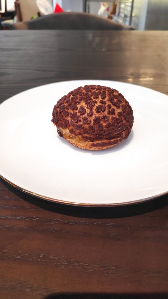 Image description:Brown bun pastry in white plate